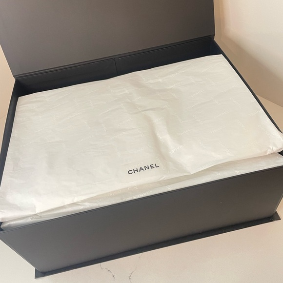 Chanel Small Caviar Black Leather Boybag - Picture 3 of 11